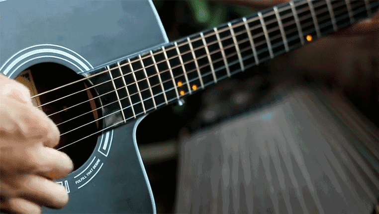 《流行吉他和弦即兴大法突破瓶颈》 / 帮助吉他手掌握流行音乐演奏技巧，突破即兴演奏的瓶颈